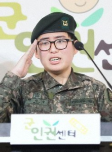 【韓国】女性に性適合手術後も「軍人でいたい」「障害」と除隊決定に争う姿勢